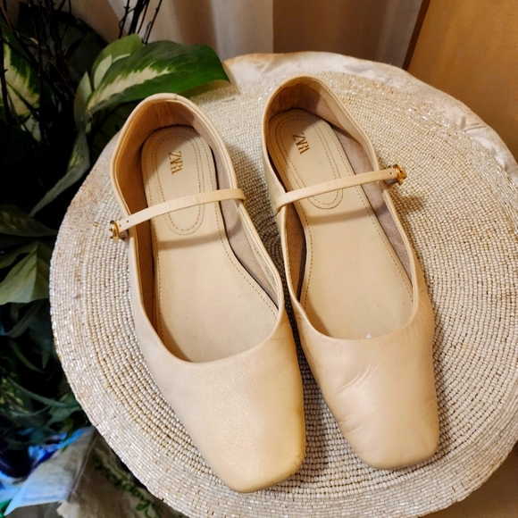 Zara Leather Ballet Flats, Off White, Size 10 Mary Jane style - Picture 1 of 7